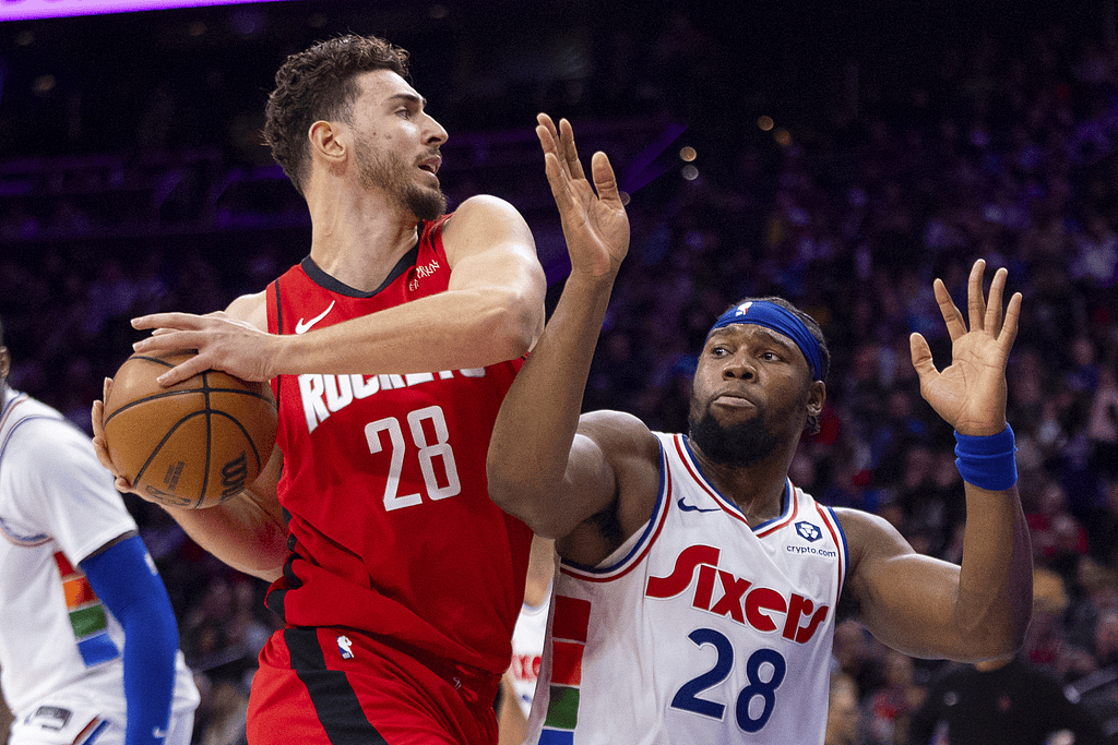 底特律活塞训练开放日；冲刺阶段复出首秀引欢呼；NBA常规赛在即；临场指挥获称赞的简单介绍