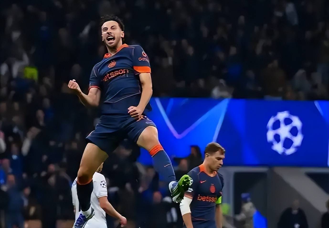 欧冠转会期走向成谜，拉齐奥战术微调，引发热议，身体对抗强度拉满