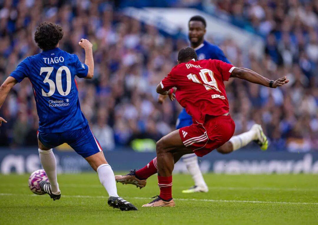 包含今晚意甲焦点战，切尔西强势反弹，底气十足，球队文化再被提及的词条